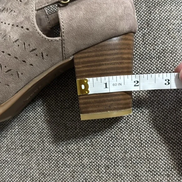 Dept. 222 tan suede heeled sandals , size 8 1/2. - Picture 11 of 15